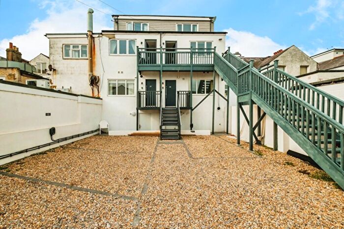 3 Bedroom Maisonette For Sale In Pier Road, Littlehampton, BN17