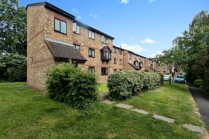 2 Bedroom Flat To Rent In Athlone Court, Stocksfield Road, London, E17