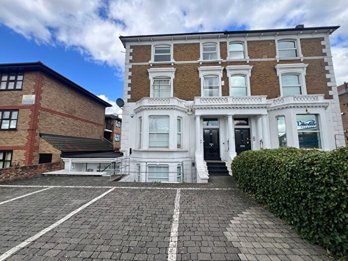 3 Bedroom Flat For Sale In Crook Log House, Crook Log, Bexleyheath, Kent, DA6