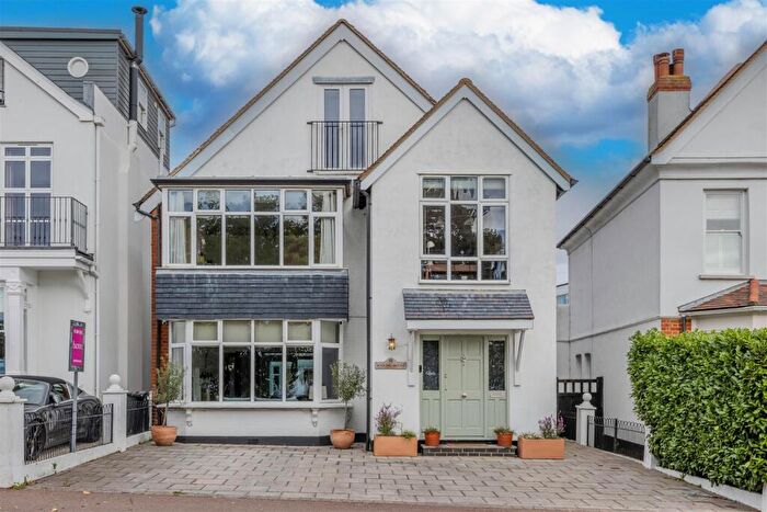 4 Bedroom Detached House To Rent In Marine Parade Leigh On Sea Essex, SS9