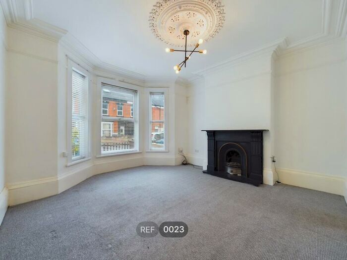 1 Bedroom Apartment To Rent In Park Grove, Princes Avenue, HU5
