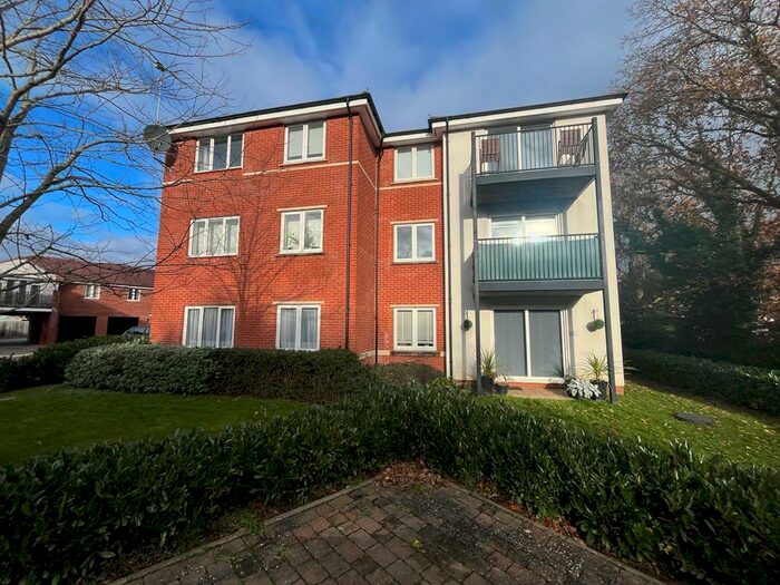 2 Bedroom Flat To Rent In Sable Close, Locks Heath, Southampton, SO31