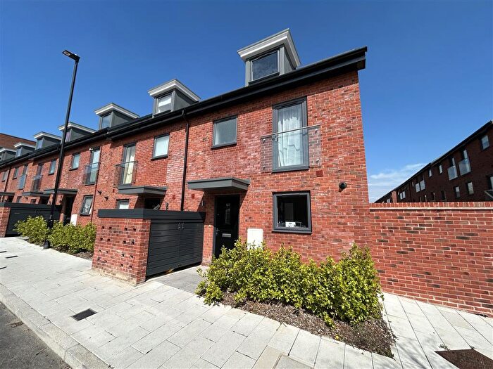 4 Bedroom House To Rent In John Thornycroft Road, Southampton, SO19