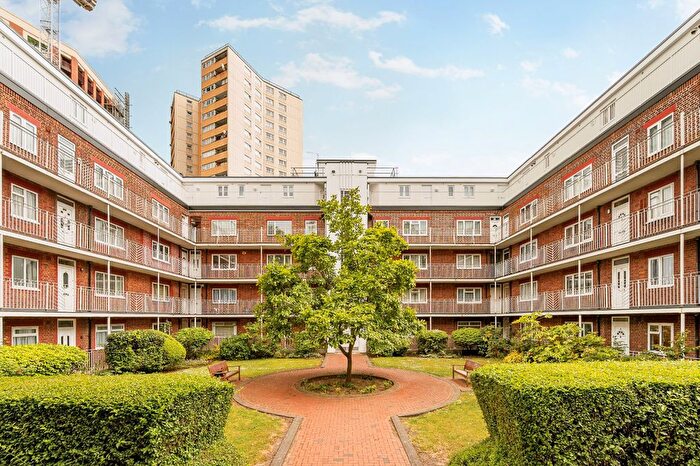 2 Bedroom Flat For Sale In Rosemont Court, Rosemont Road, Acton, W3