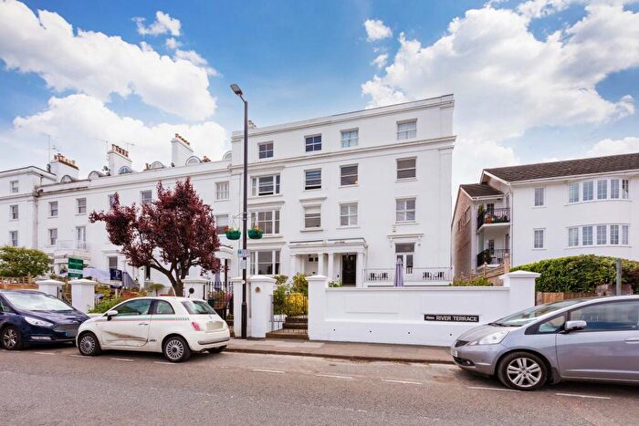 2 Bedroom Flat For Sale In Flat, River Terrace, Henley On Thames, RG9
