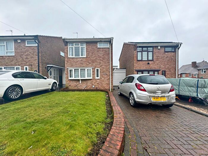 3 Bedroom Link Detached House To Rent In Causeway Road, Coseley, WV14