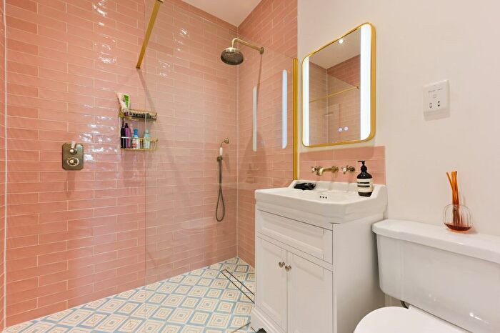2 Bedroom Detached House To Rent In Lime Grove, London, W12