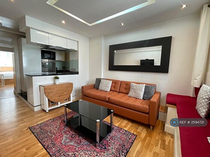 2 Bedroom Flat To Rent In Wallace Court, London, NW1