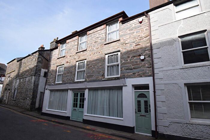 3 Bedroom Apartment For Sale In Heol Tegid, Y Bala, LL23