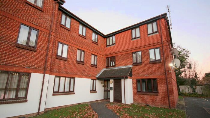 1 Bedroom Flat To Rent In Gade Close, Hayes, UB3