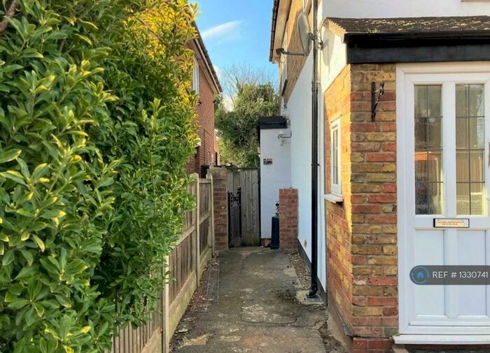 1 Bedroom Flat To Rent In Hainault Road, Romford, RM5