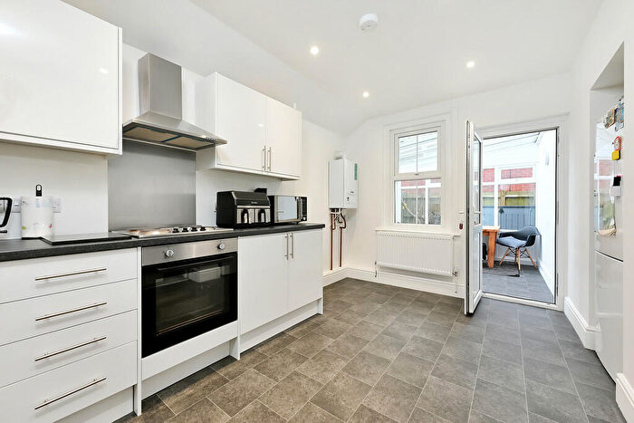 3 Bedroom Detached House For Sale In Highfield Road, Farnborough, GU14