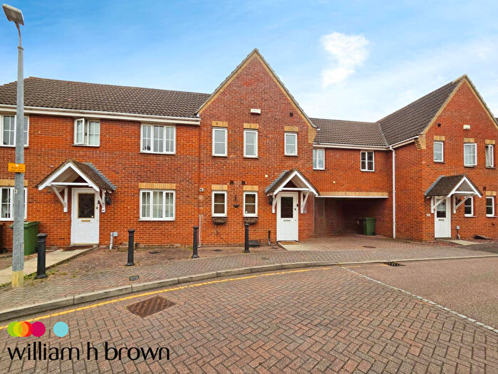 4 Bedroom Semi-Detached House To Rent In Lennox Close, Chafford Hundred, Grays, RM16