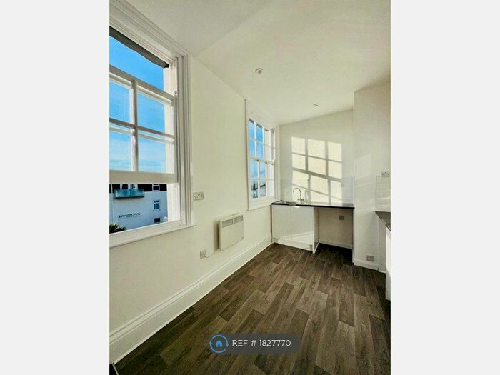 Studio To Rent In Berkeley Villas, Torquay, TQ1