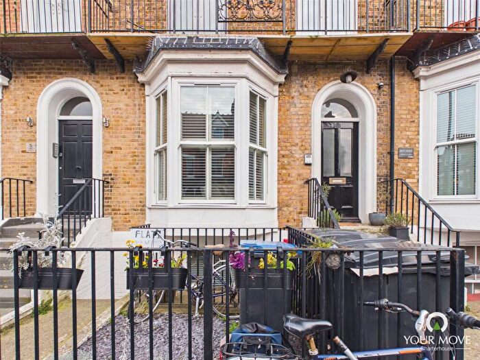 2 Bedroom Flat For Sale In Westbrook Gardens, Margate, Kent, CT9