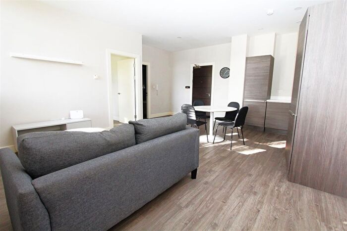 1 Bedroom Flat To Rent In Dawsons Square, Pudsey, LS28