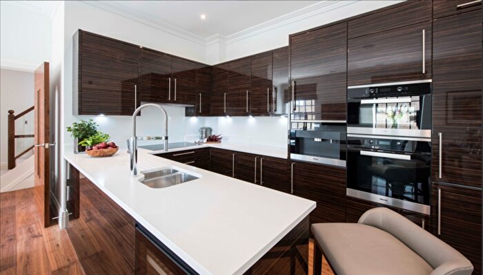 3 Bedroom Flat To Rent In Rainville Road, London, W6