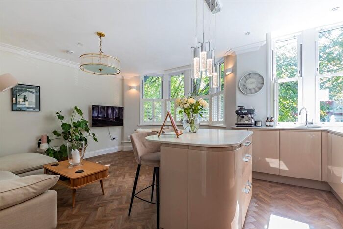2 Bedroom Flat For Sale In Albany Road, Roath, Cardiff, CF24
