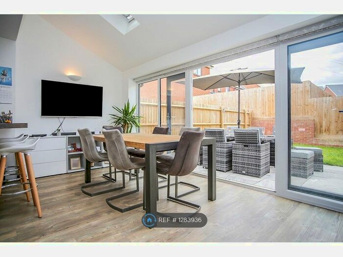 4 Bedroom Semi-Detached House To Rent In Thackeray Drive, Gravesend DA11