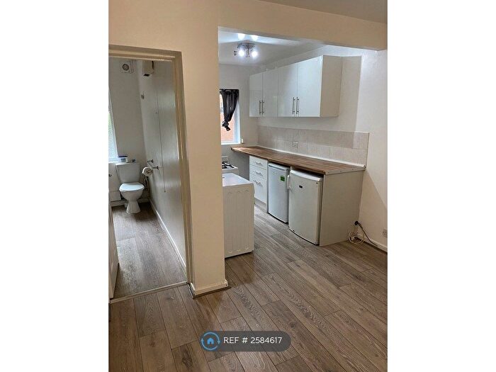 Studio To Rent In West Hill, Dartford, DA1