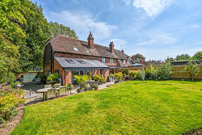 4 Bedroom Semi-Detached House For Sale In Alder Cottage, Ashford, TN26