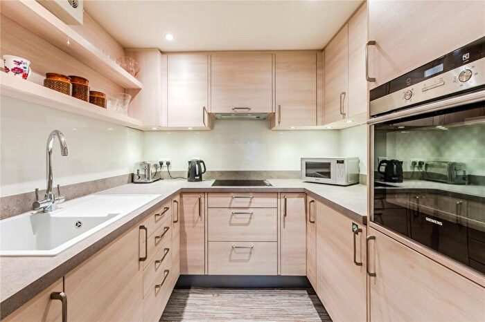 2 Bedroom Apartment For Sale In Nicholson Court, Fitzroy Drive, Roundhay, Leeds, LS8