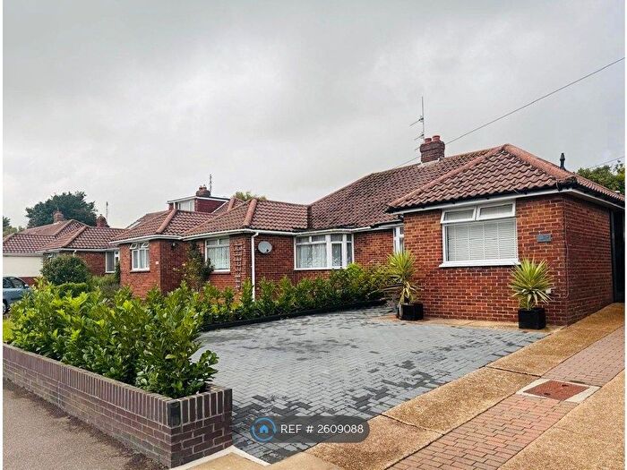 2 Bedroom Bungalow To Rent In Valley Road, Portslade, Brighton, BN41