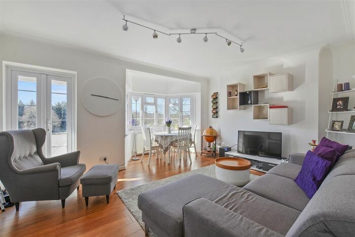 2 Bedroom Flat To Rent In Aylmer Road, East Finchley N2