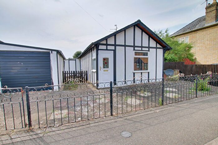 2 Bedroom Detached Bungalow To Rent In Darthill Road, March, PE15