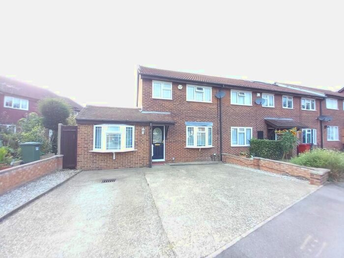 4 Bedroom Terraced House To Rent In Cippenham, Slough, SL1