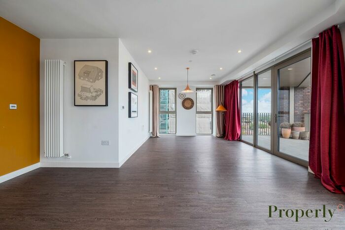 3 Bedroom Flat To Rent In Western Gateway, London, E16