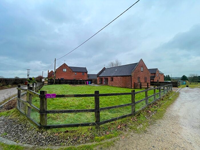 4 Bedroom Barn Conversion To Rent In Edial Farm Mews, Burntwood, WS7