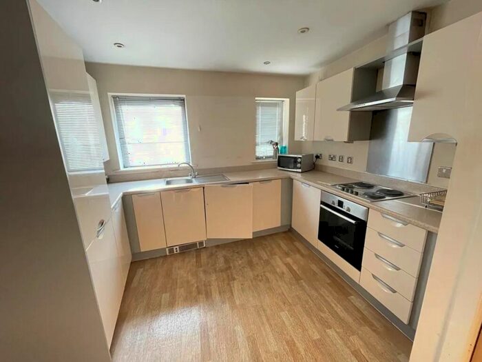 4 Bedroom Detached House To Rent In Ambrey Way, SM6