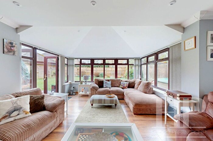 5 Bedroom Detached House For Sale In Athelstan Close, Worth, RH10