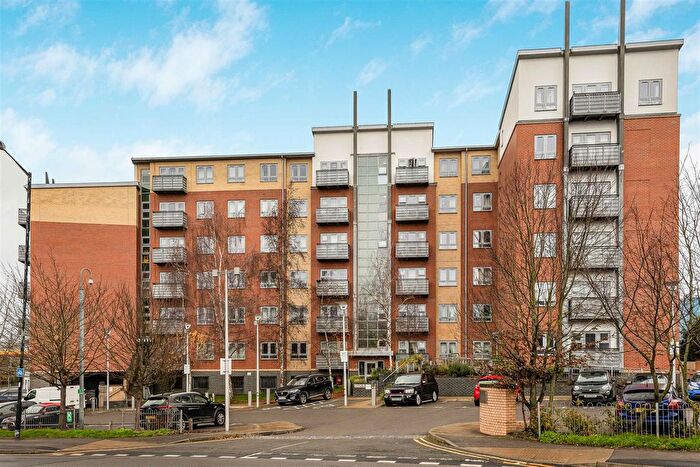 2 Bedroom Flat To Rent In Priory Heights, Slough, SL1