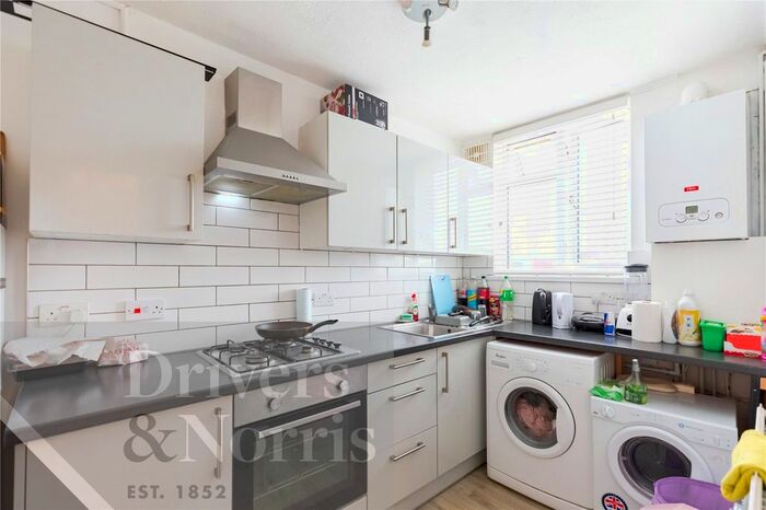 2 Bedroom Flat To Rent In Hornsey Road, Islington, London, N19