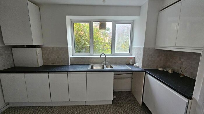 3 Bedroom Ground Maisonette To Rent In Sandford Close, London, E6