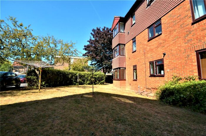 Apartment To Rent In Skipton Way, Horley, Surrey, RH6