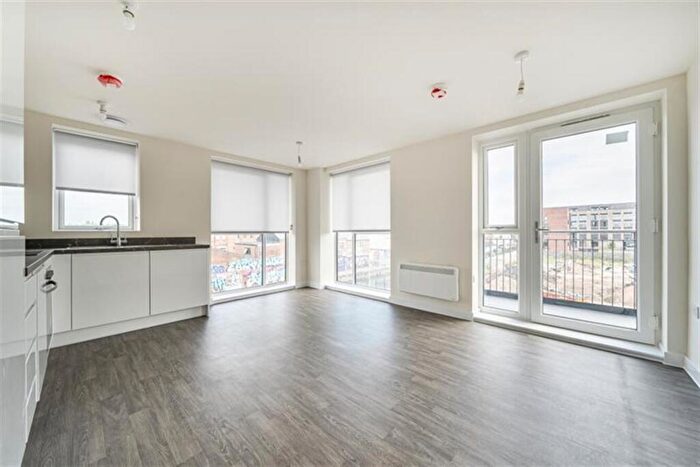 2 Bedroom Flat To Rent In Bedroom Property In Pillings Court, Leicester, LE3