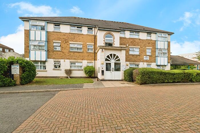 2 Bedroom Flat For Sale In Adeliza Close, Barking, IG11