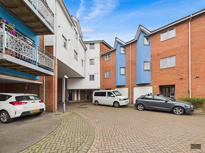 2 Bedroom Flat To Rent In Bonhay Road, Exeter, EX4