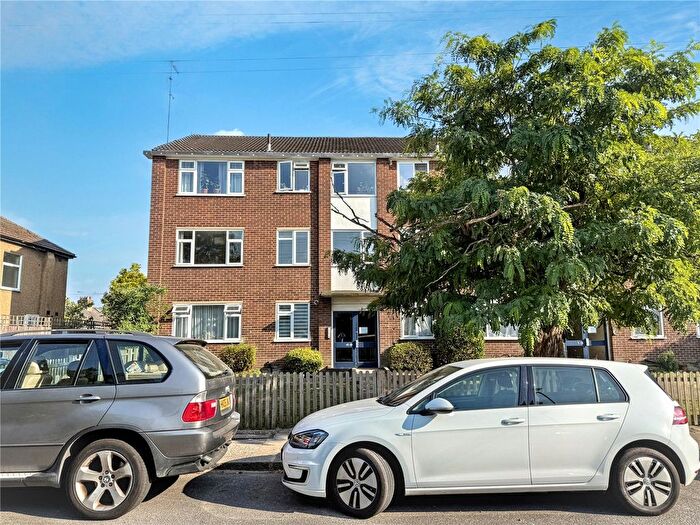 2 Bedroom Flat For Sale In Margaret Road, Barnet, EN4