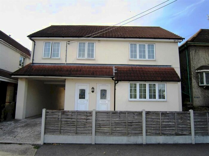 3 Bedroom Flat To Rent In Wick Drive, Wickford, Essex, SS12