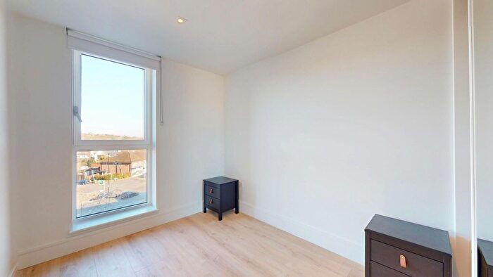 1 Bedroom Flat To Rent In Beverley Way, London, SW20