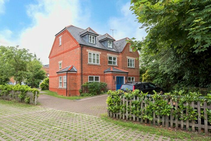 2 Bedroom Flat To Rent In Bury Lane, Rickmansworth, WD3