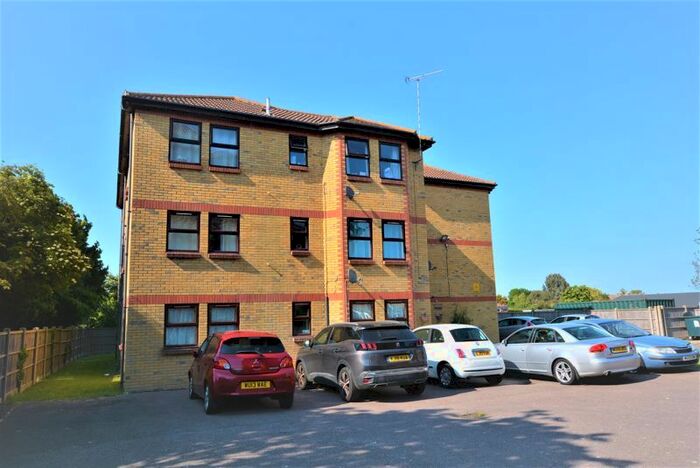 2 Bedroom Flat To Rent In The Woodlands, Shoeburyness, Southend-On-Sea, SS3