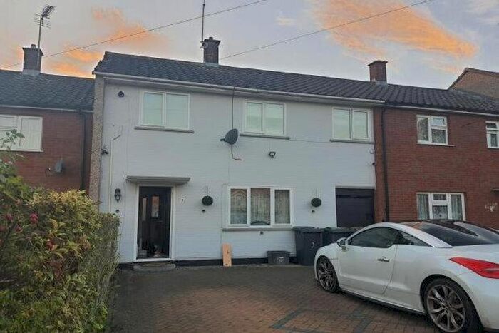 3 Bedroom Property To Rent In Baldock Close, Luton, LU4