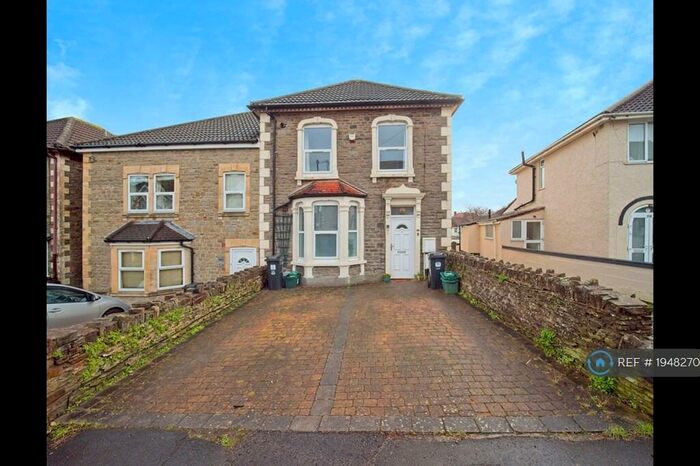 2 Bedroom Flat To Rent In Church Road, Kingswood, Bristol, BS15