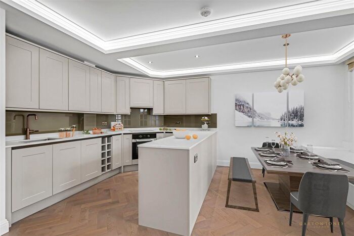 2 Bedroom Flat To Rent In North Court, Great Peter Street, Westminster, London, SW1P