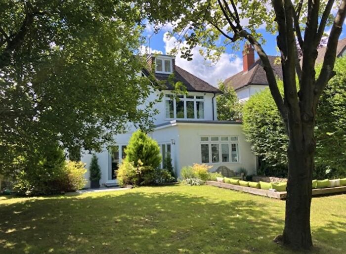 5 Bedroom Detached House To Rent In West Hill Road, Woking, GU22